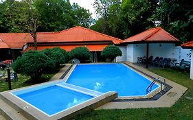 Jayasinghe Holiday Resort Kataragama